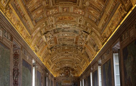 Téléchargez les photos : Musées du Vatican Intérieur du plafond - en image libre de droit