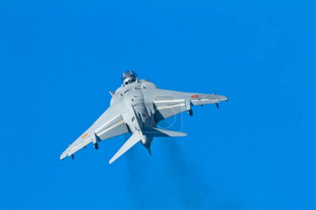 Téléchargez les photos : Avion AV-8B Harrier Plus dans le ciel - en image libre de droit