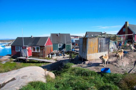 Foto de Pequeño pueblo de Groenlandia durante el día - Imagen libre de derechos