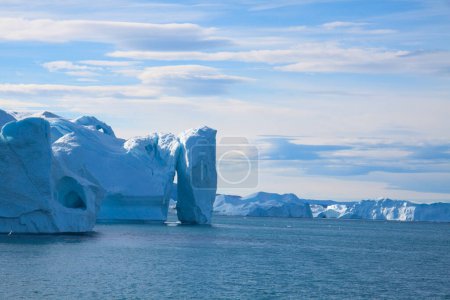 Téléchargez les photos : Iceberg, paysage enneigé d'hiver - en image libre de droit