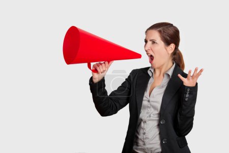 Téléchargez les photos : Pouvez-vous entendre femme Mem avec mégaphone rouge sur fond blanc - en image libre de droit