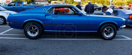 Foto de Mustang azul. concepto de coche restaurado - Imagen libre de derechos