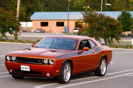 Téléchargez les photos : Dodge Challenger on the parking place - en image libre de droit