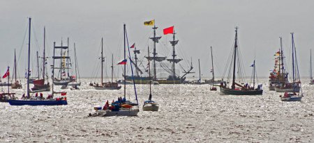Foto de Tall ships' races' Departure - Imagen libre de derechos