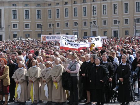 Téléchargez les photos : Angélus dominicaux du Pape Benoît XVI - en image libre de droit