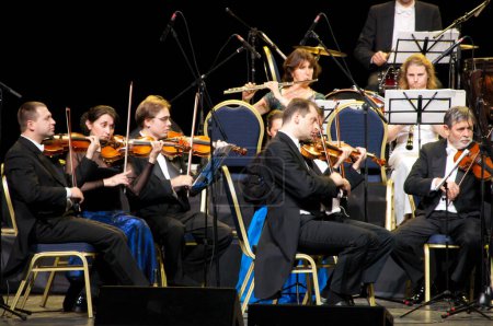 Téléchargez les photos : Violonistes, concert de l'orchestre - en image libre de droit