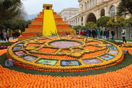 Foto de Arte hecho de limones y naranjas en el famoso Festival del Limón - Imagen libre de derechos