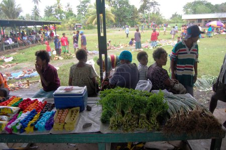 Téléchargez les photos : Les gens sur le marché en Papouasie-Nouvelle-Guinée - en image libre de droit