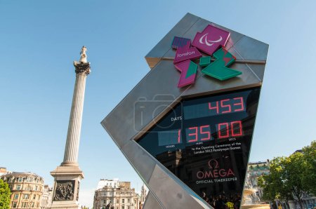 Téléchargez les photos : LONDRES - 03 juin : Horloge officielle du compte à rebours pour les Jeux Olympiques - en image libre de droit