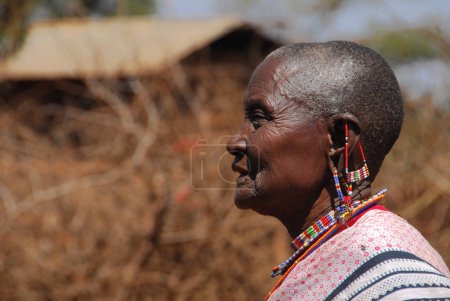 Foto de Retrato de la mujer ederly Masai - Imagen libre de derechos