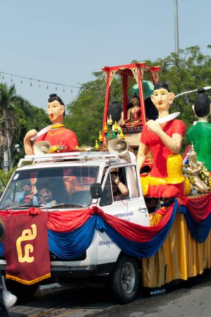 Téléchargez les photos : CHIANG MAI, THAÏLANDE - 13 AVRIL : défilé au Festival de Songkran le 13 avril 2012 à Chiang Mai, Thaïlande - en image libre de droit