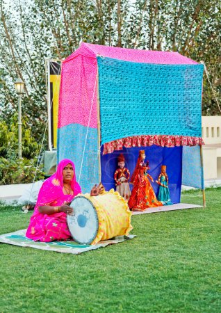 Foto de Retrato de la actuación de títeres de Rajasthani - Imagen libre de derechos
