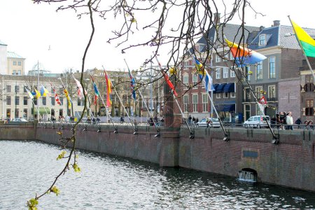 Foto de Banderas en el centro de La Haya. Den Haag. Países Bajos - Imagen libre de derechos