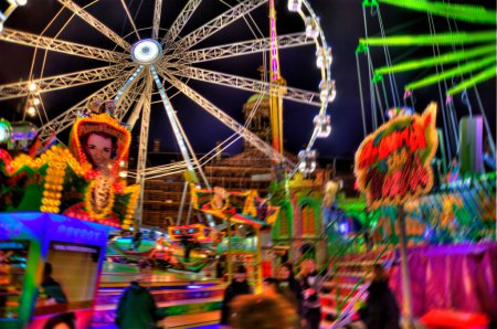 Foto de Gente pasando el rato durante el carnaval - Imagen libre de derechos