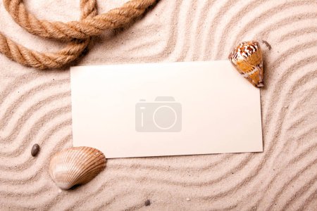 Téléchargez les photos : Plage et concept de message, Carte sur sable - en image libre de droit