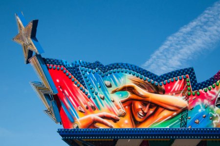 Foto de Decoración colorida paseo por el recinto ferial - Imagen libre de derechos