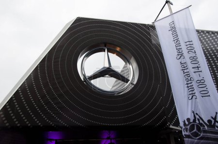 Téléchargez les photos : Mercedes-Benz Logo, entreprise - en image libre de droit