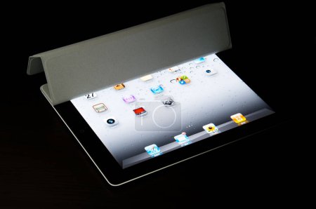 Foto de A black Wi-Fi iPad2 with gray Smart Cover - Imagen libre de derechos