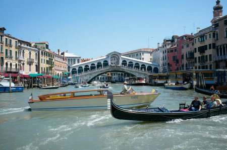 Téléchargez les photos : Trafic du Grand Canal, Venise, Italie - en image libre de droit