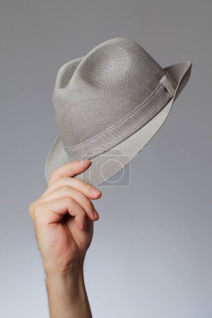 Foto de Un hombre con un sombrero blanco. de cerca - Imagen libre de derechos