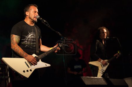 Téléchargez les photos : Le groupe de rock se produisant - en image libre de droit