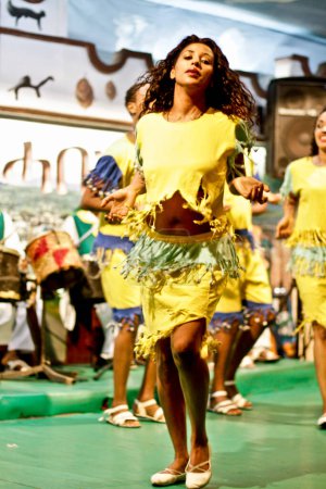Foto de Danza cultural etíope en el escenario - Imagen libre de derechos