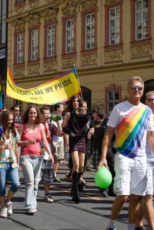 Téléchargez les photos : Jour du défilé de la fierté à Prague - en image libre de droit