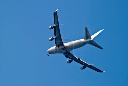 Téléchargez les photos : Boeing 747-400 des compagnies aériennes el al israel dans le ciel - en image libre de droit