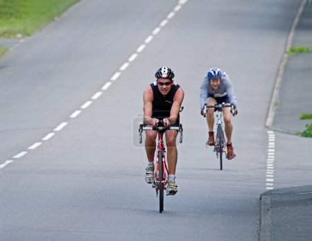 Téléchargez les photos : Cyclistes en Triathlon Cyclisme Poursuite - en image libre de droit