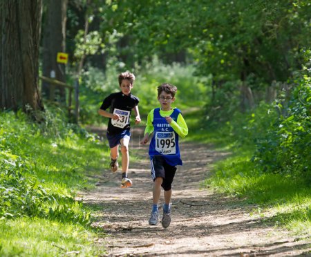 Téléchargez les photos : Boys Running in the wood - en image libre de droit