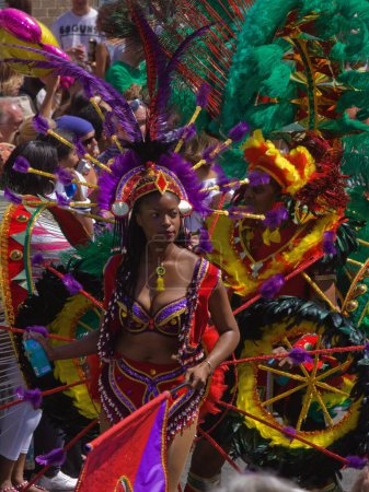 Foto de Participantes del carnaval durante el desfile festivo - Imagen libre de derechos