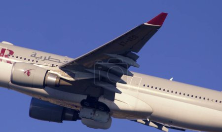 Téléchargez les photos : Avion prêt pour le vol de jour - en image libre de droit