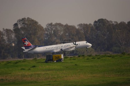 Téléchargez les photos : Atterrissage en avion de jour - en image libre de droit