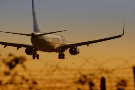 Téléchargez les photos : Avion prêt pour le vol de jour - en image libre de droit