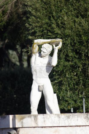 Téléchargez les photos : Statues dans le parc - en image libre de droit