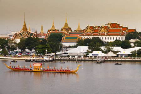 Foto de Procesión de la barcaza real en Tailandia - Imagen libre de derechos