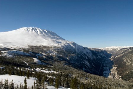 Téléchargez les photos : Plan panoramique de beaux paysages de montagnes rocheuses - en image libre de droit