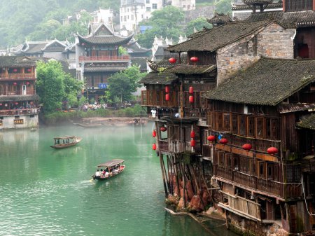 Téléchargez les photos : Rivière Tuojiang à Fenghuang, Chine - en image libre de droit
