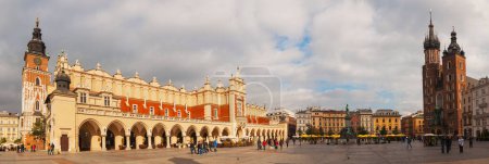Téléchargez les photos : Place principale du vieux marché à Cracovie, Pologne - en image libre de droit