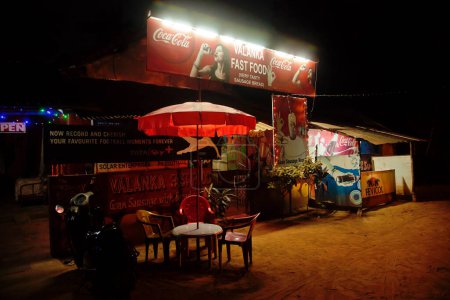 Foto de Noche tiempo Goan Food Shack - Imagen libre de derechos