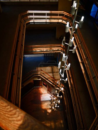 Foto de Interior con escaleras en casa - Imagen libre de derechos