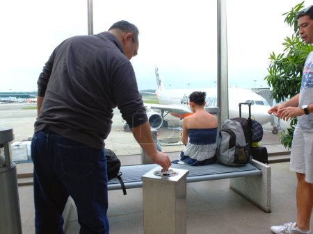 Téléchargez les photos : Arrêter de fumer à l'aéroport - en image libre de droit