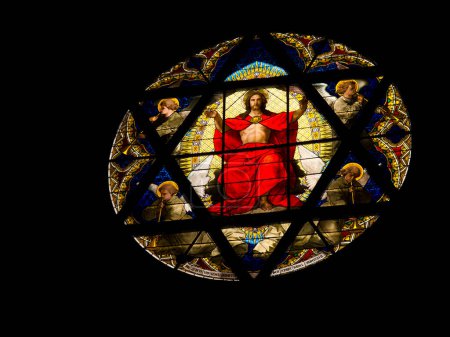 Téléchargez les photos : Fenêtre de la cathédrale de Bâle. - en image libre de droit