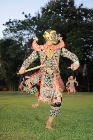 Téléchargez les photos : Spectacle culturel thaïlandais Hanuman Khon-Thai ballet masqué classique - en image libre de droit
