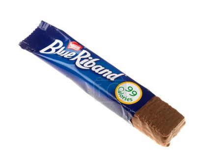Téléchargez les photos : Biscuits au chocolat Riband bleu sur fond blanc - en image libre de droit