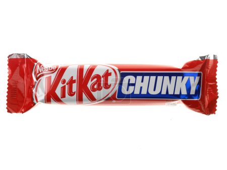 Téléchargez les photos : KitKat Chunky Chocolate Bar sur fond blanc - en image libre de droit