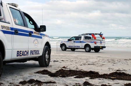 Téléchargez les photos : Patrouille de plage, image colorée - en image libre de droit
