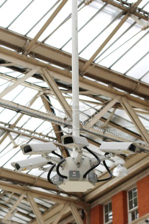 Foto de Waterloo Station London Cámaras de seguridad CCTV - Imagen libre de derechos