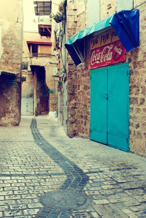 Téléchargez les photos : Rue à l'architecture arabe traditionnelle dans la vieille ville de Jersey, Israël - en image libre de droit