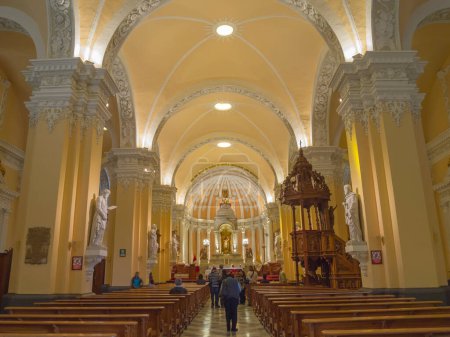 Téléchargez les photos : Cathédrale de Arequipa, Pérou. - en image libre de droit